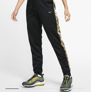 Black and gold nike jogger pants size small